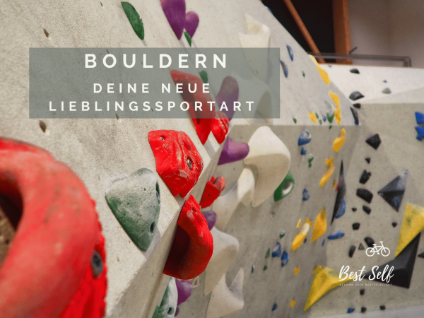 Zu sehen ist eine Boulderwand im Stuntwerk Rosenheim. In einem Textfeld steht: "Bouldern - deine neue Lieblingssportart"