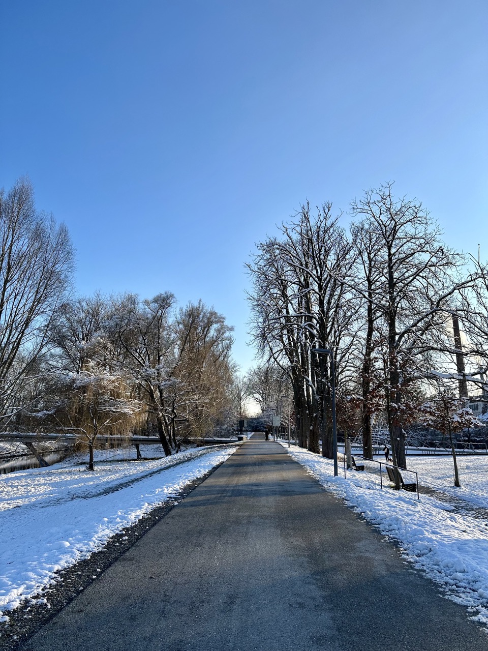 Mangfallpark Rosenheim Spazierweg im Winter